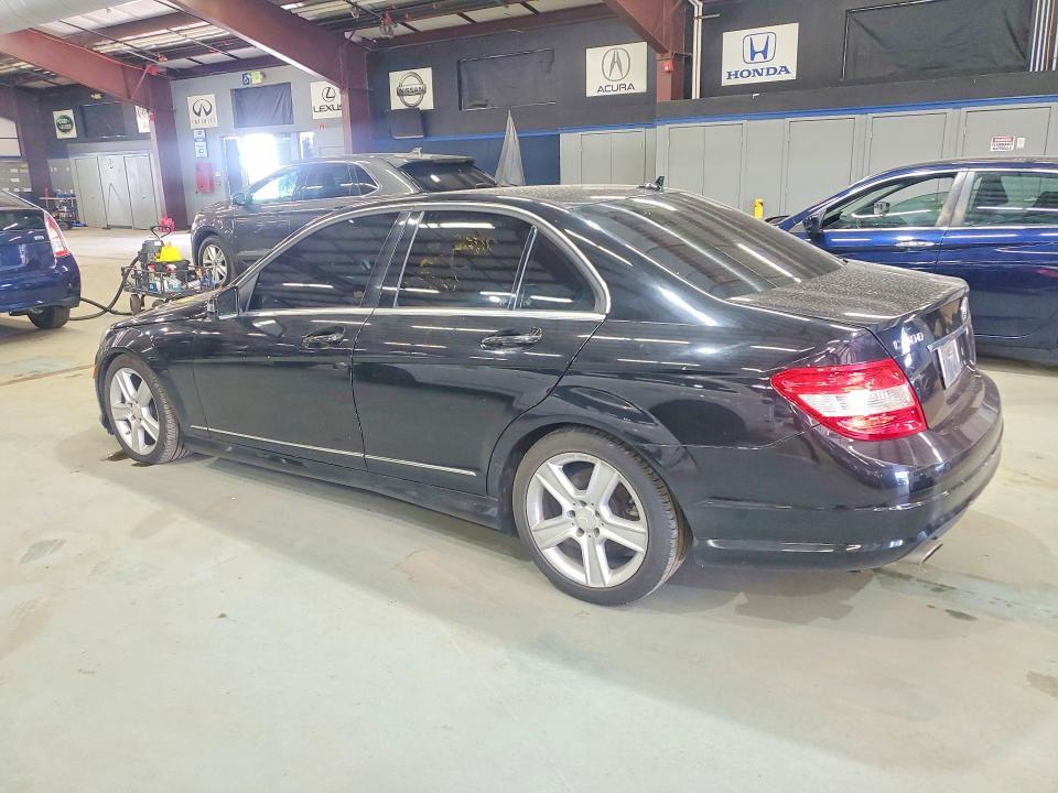 2011 MERCEDES-BENZ C 300 4MATIC — Фото 2 из 12