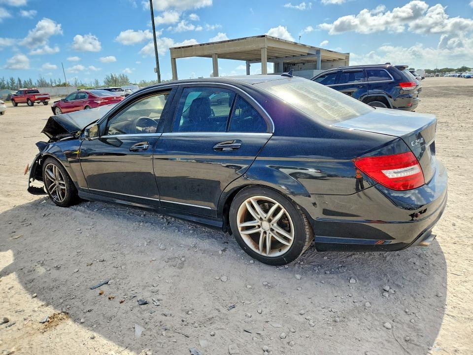 2014 MERCEDES-BENZ C 250 — Фото 2 из 13
