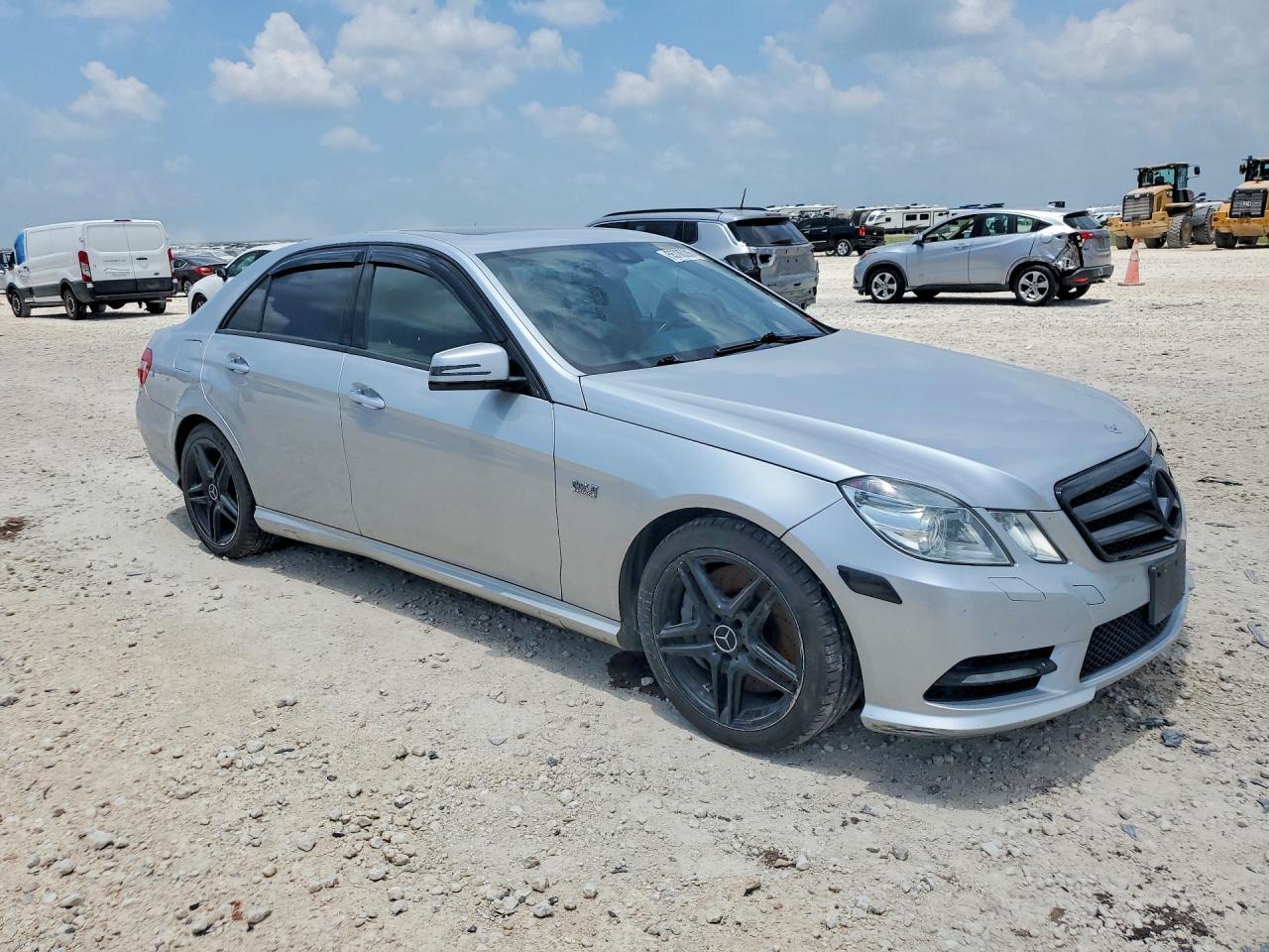 2012 MERCEDES-BENZ E 550 4MATIC — Фото 4 из 12