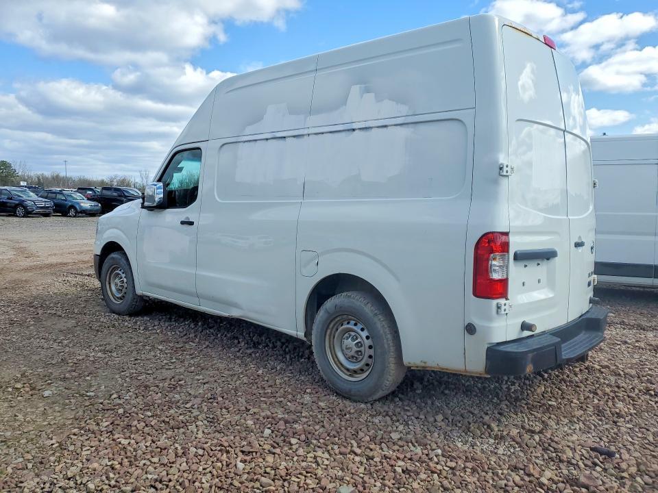 2015 NISSAN NV 3500 HD S — Фото 2 из 13