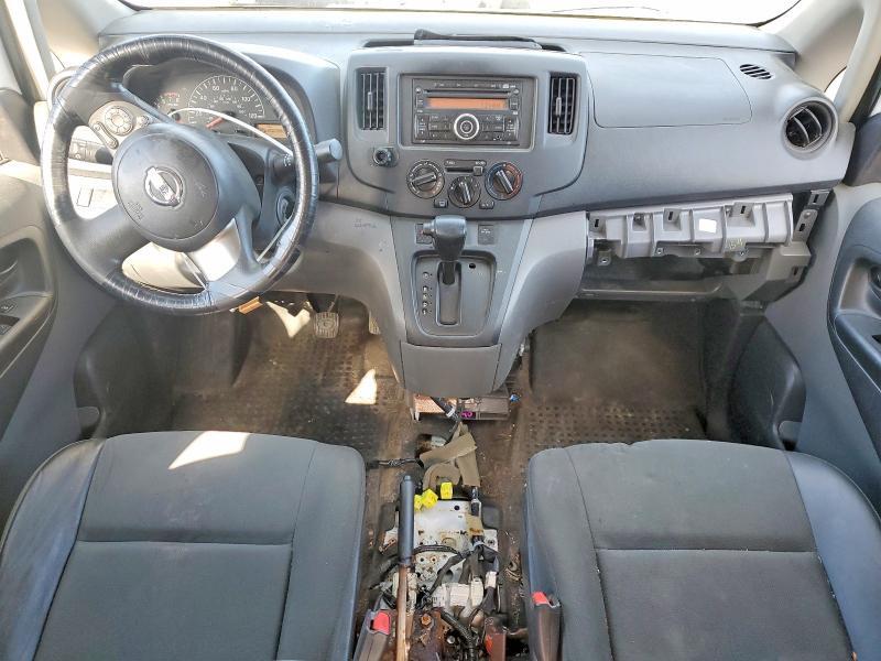 2015 NISSAN NV200 S — Фото 8 из 14