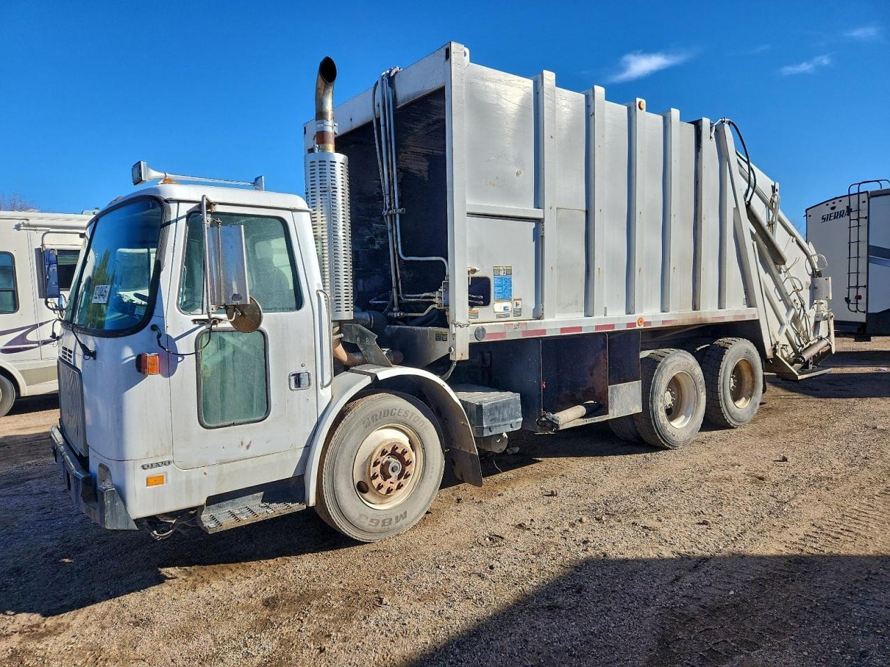 1999 VOLVO WXLL REFUSE TRUCK — Фото 2 из 10
