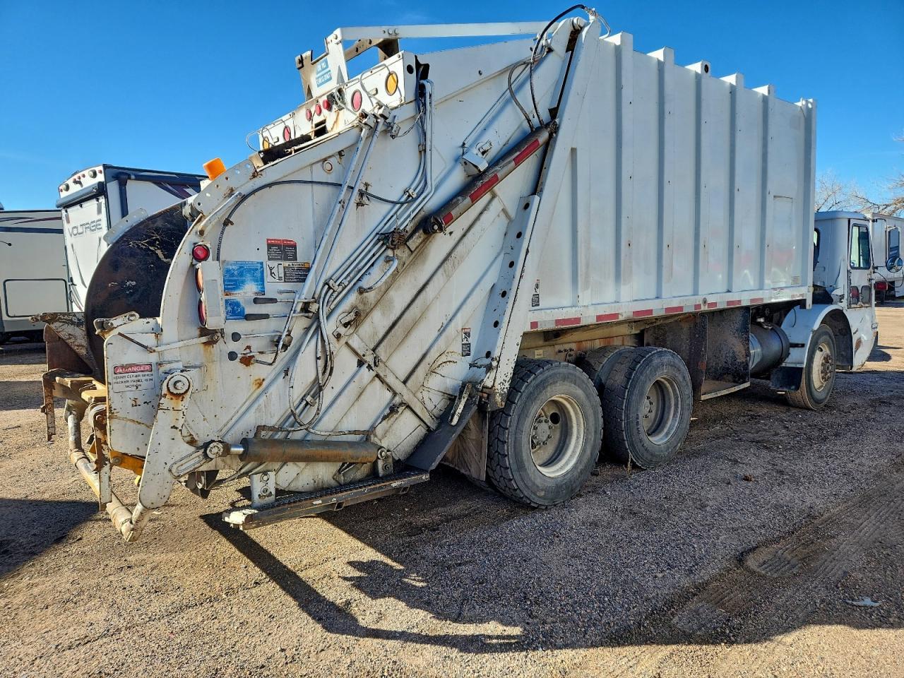 1999 VOLVO WXLL REFUSE TRUCK — Фото 4 из 10