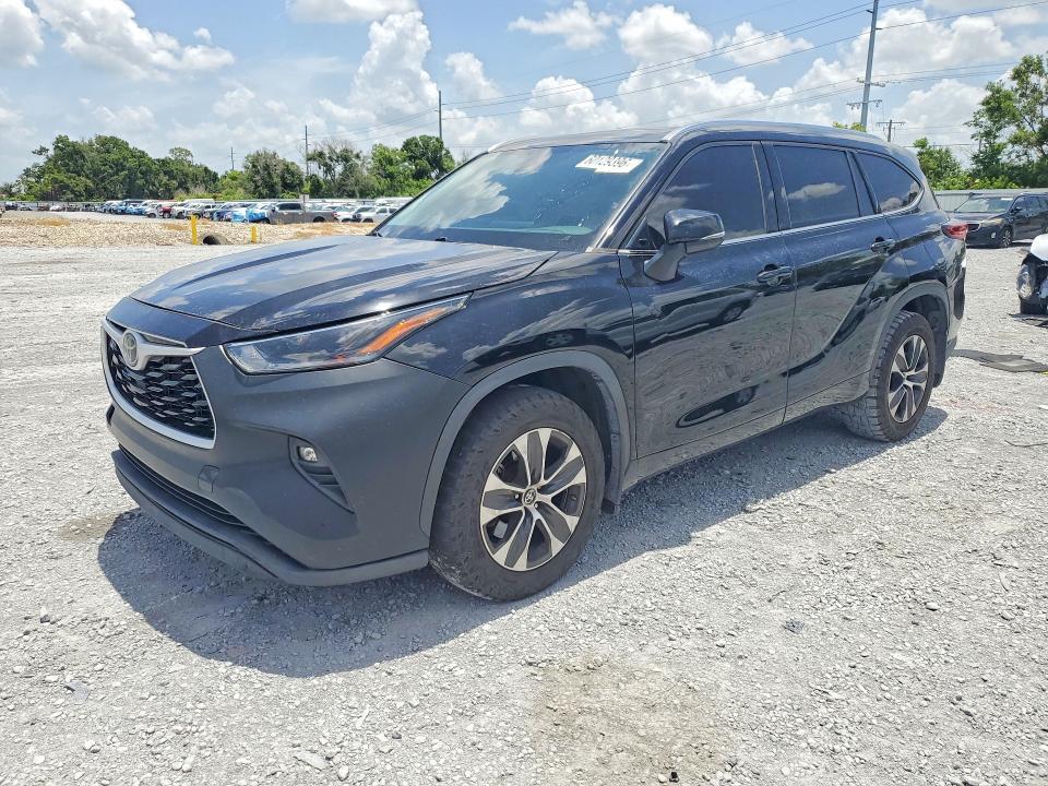 2021 TOYOTA HIGHLANDER XLE
