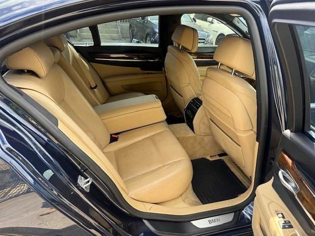 2015 BMW 750 XI — Фото 11 из 15