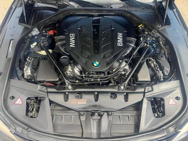 2015 BMW 750 XI — Фото 14 из 15