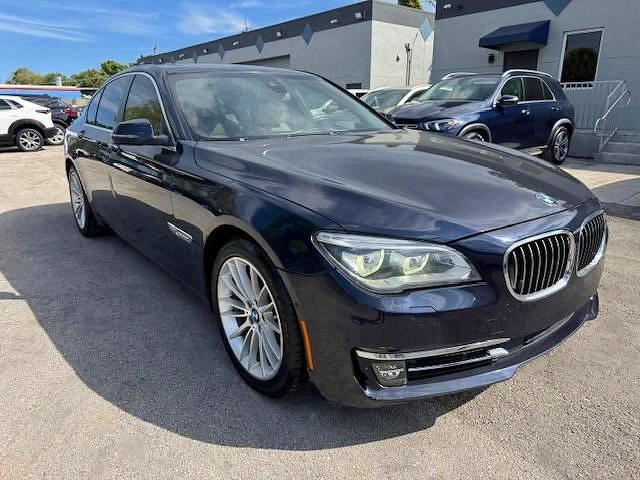 2015 BMW 750 XI — Фото 4 из 15