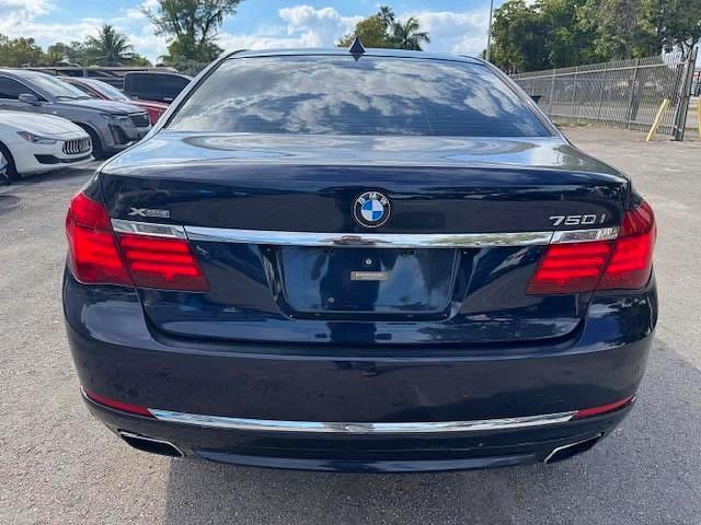 2015 BMW 750 XI — Фото 6 из 15