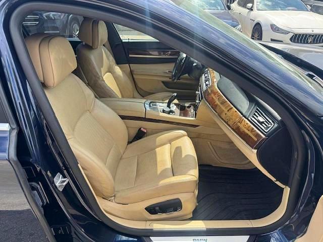 2015 BMW 750 XI — Фото 7 из 15