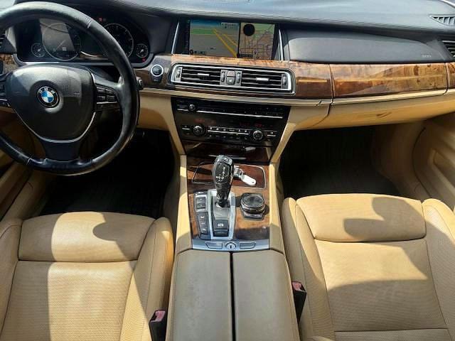 2015 BMW 750 XI — Фото 8 из 15