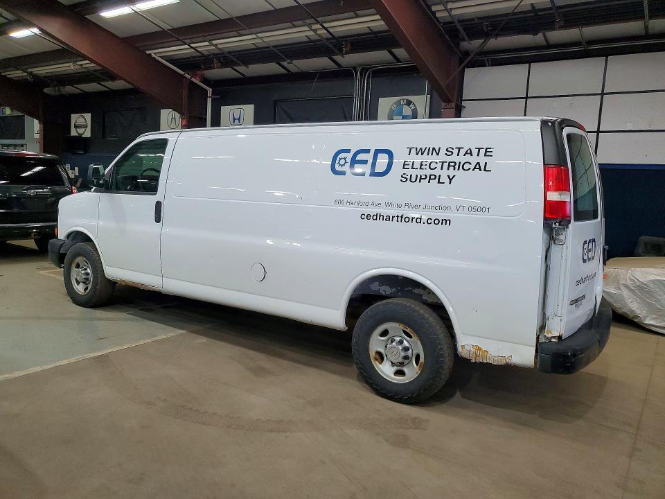 2012 CHEVROLET EXPRESS G2500 — Фото 2 из 13