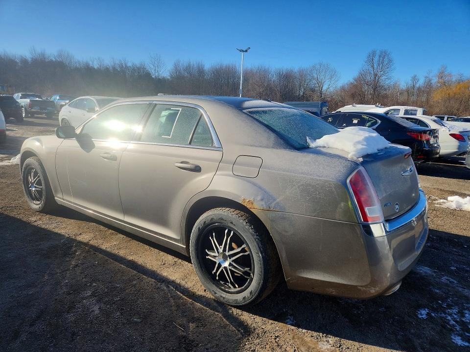 2014 CHRYSLER 300 — Фото 2 из 12