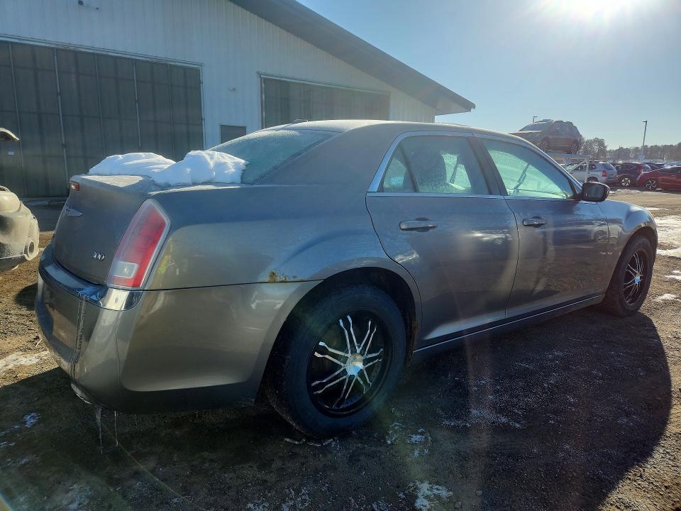 2014 CHRYSLER 300 — Фото 3 из 12