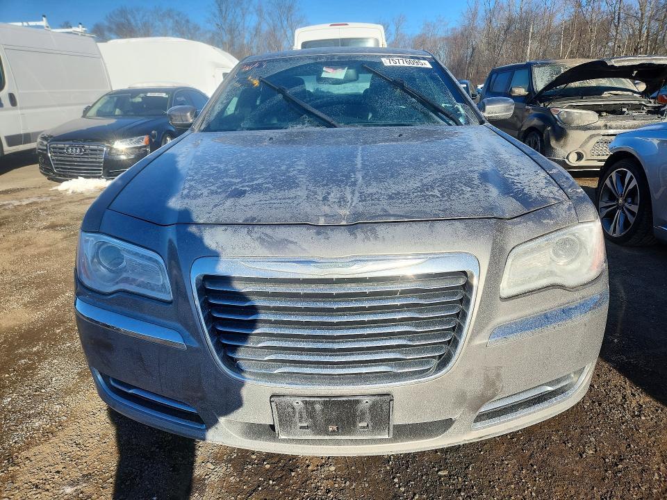 2014 CHRYSLER 300 — Фото 5 из 12