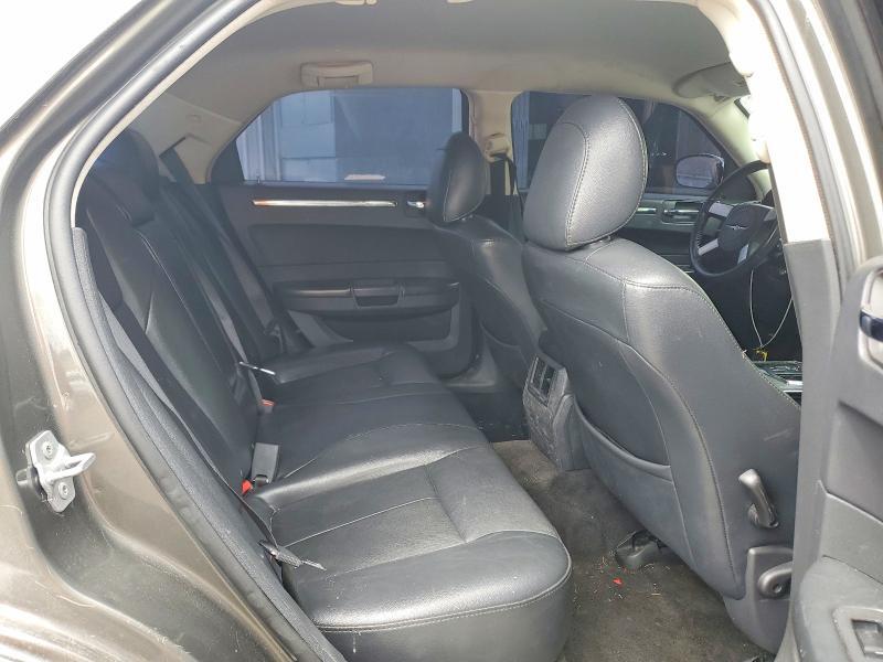 2010 CHRYSLER 300 TOURING — Фото 10 из 12