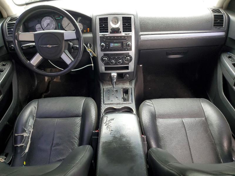 2010 CHRYSLER 300 TOURING — Фото 8 из 12