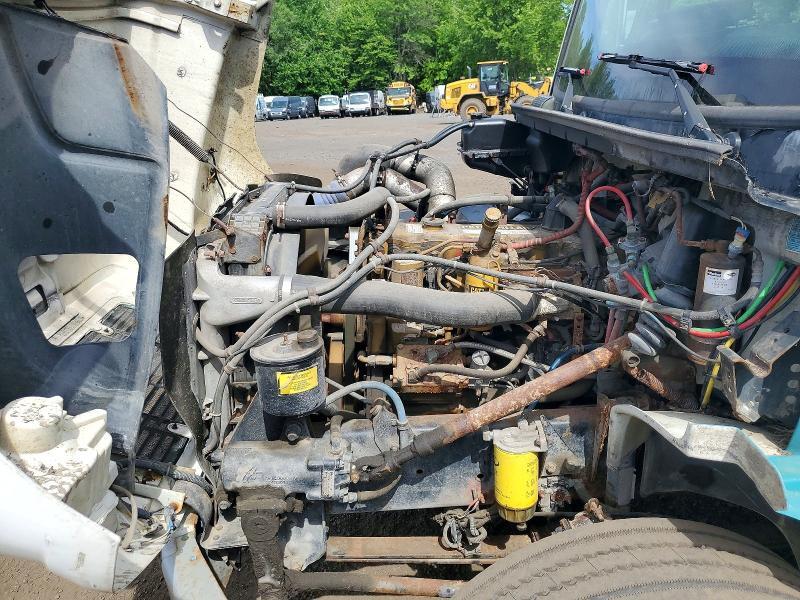 2001 FREIGHTLINER MEDIUM CONVENTIONAL FL60 — Фото 7 из 10