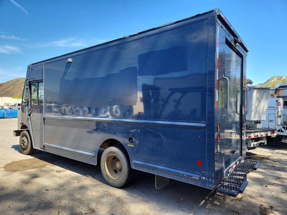 4UZAC2EA1LCLZ7063 2020 FREIGHTLINER CHASSIS photo no. 2
