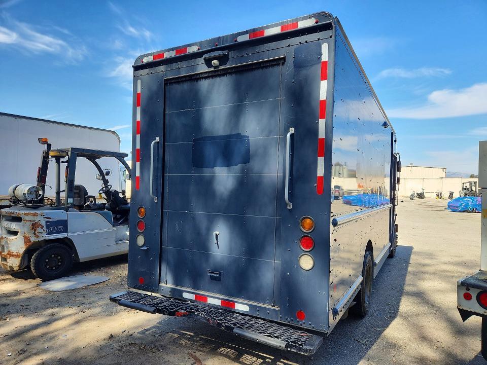 4UZAC2EA1LCLZ7063 2020 FREIGHTLINER CHASSIS photo no. 3