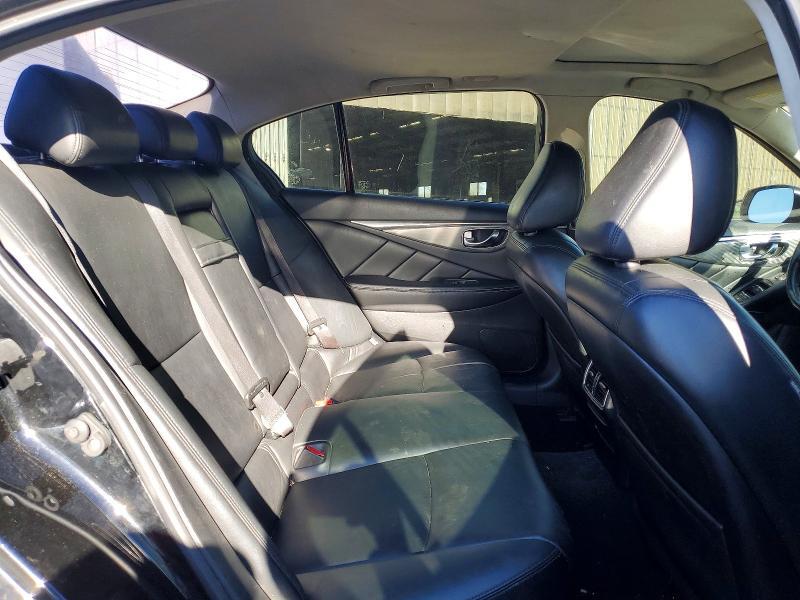 2015 INFINITI Q50 BASE — Фото 10 из 13