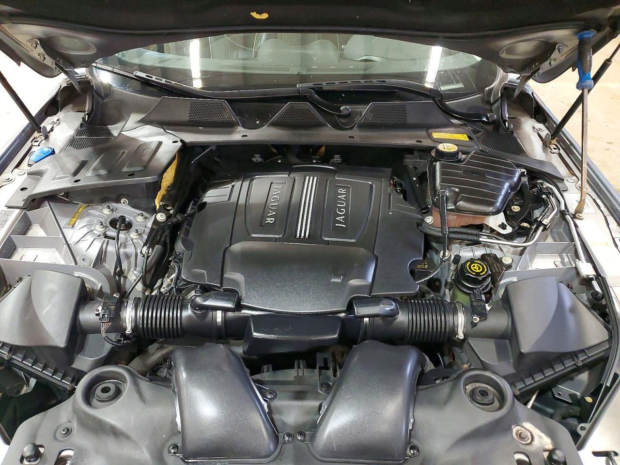 2011 JAGUAR XJL — Фото 11 из 12