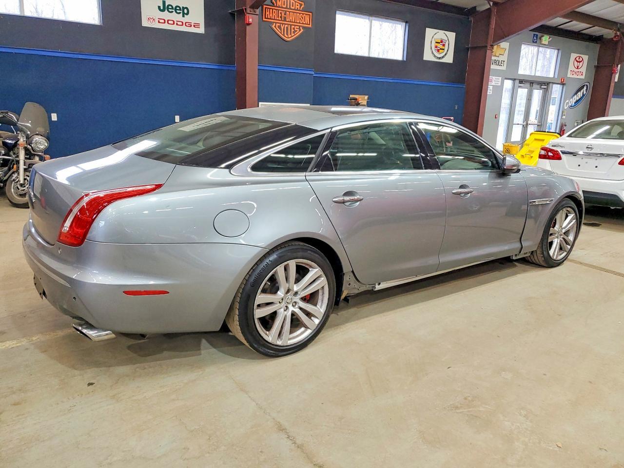 2011 JAGUAR XJL — Фото 3 из 12