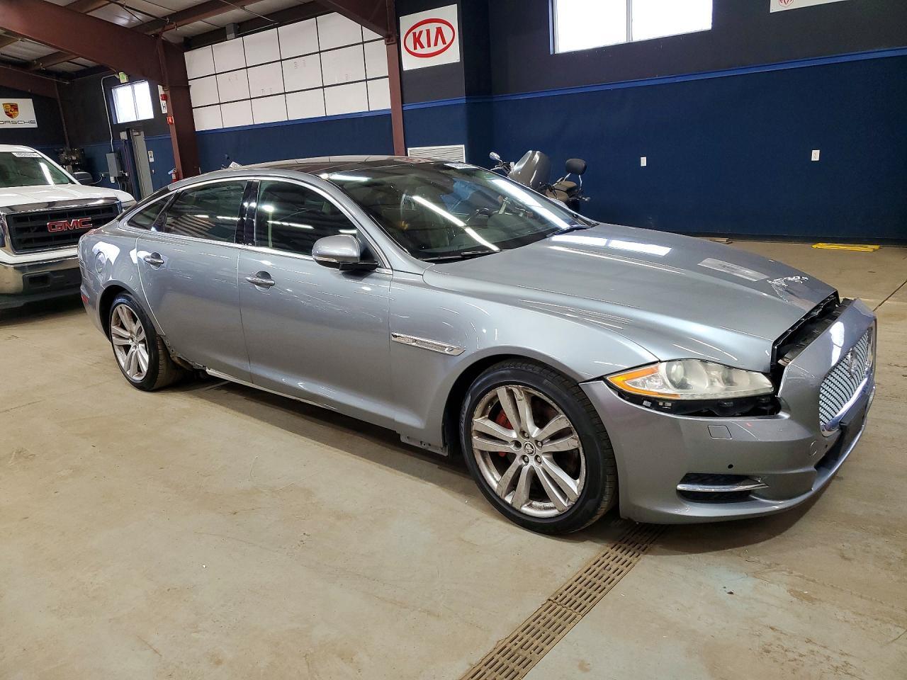 2011 JAGUAR XJL — Фото 4 из 12