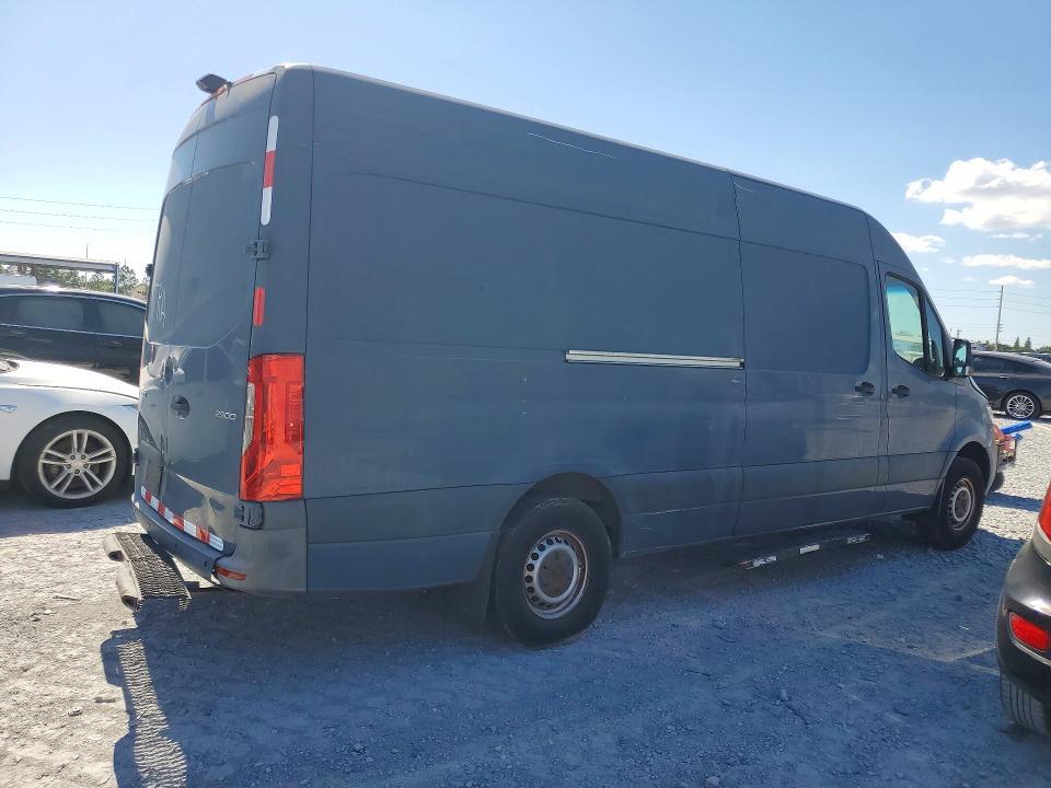 2019 MERCEDES BENZ SPRINTER 2500 DELIVERY VAN — Фото 3 из 12