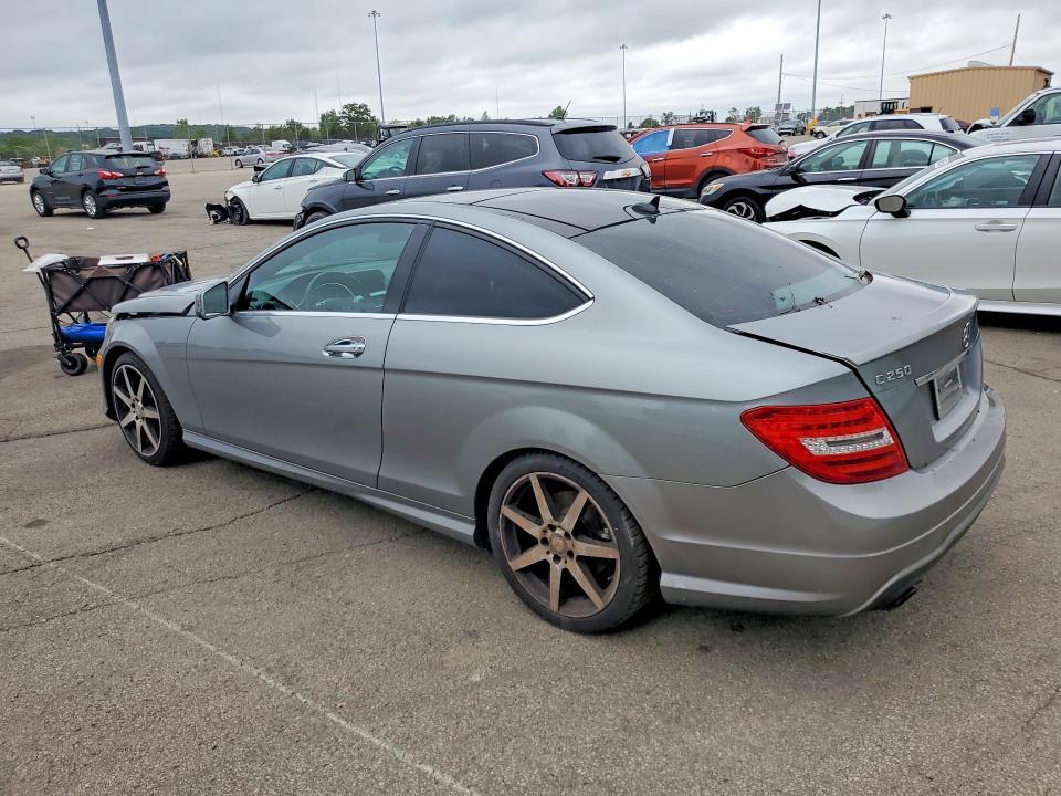 2015 MERCEDES-BENZ C 250 — Фото 2 из 12