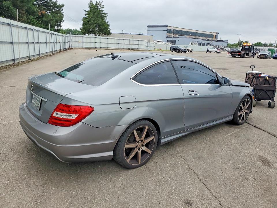 2015 MERCEDES-BENZ C 250 — Фото 3 из 12