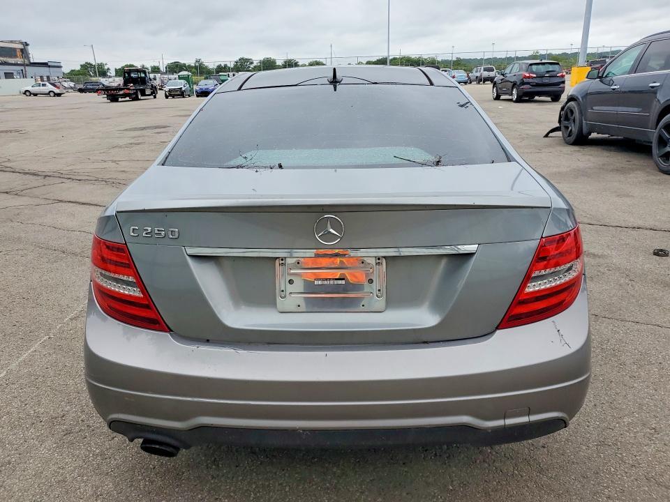 2015 MERCEDES-BENZ C 250 — Фото 6 из 12