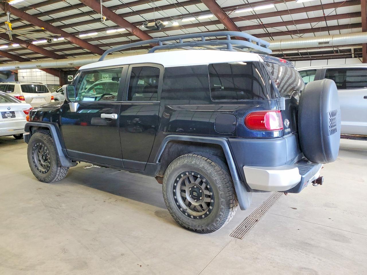 2007 TOYOTA FJ CRUISER BASE — Фото 2 из 13