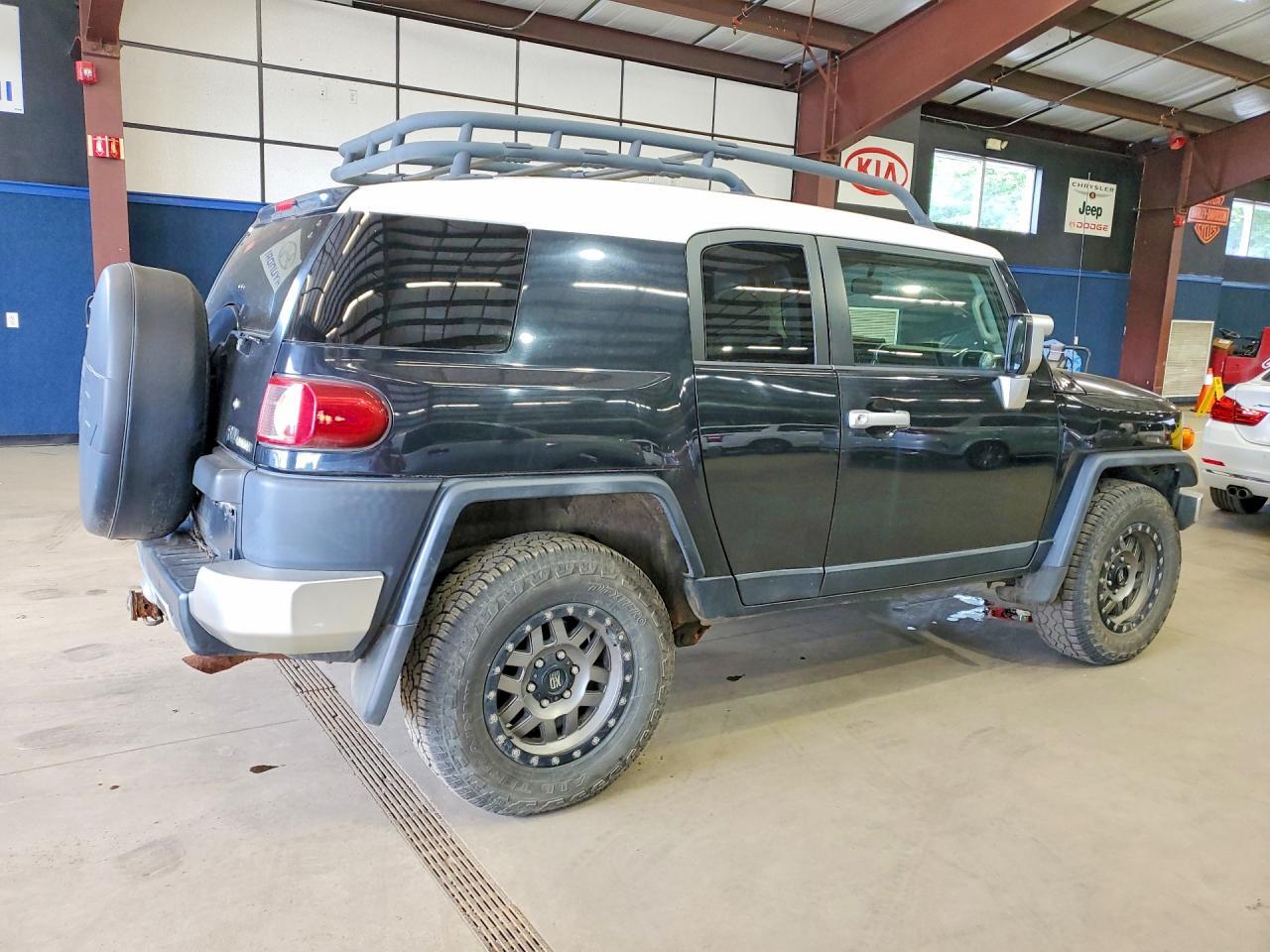 2007 TOYOTA FJ CRUISER BASE — Фото 3 из 13