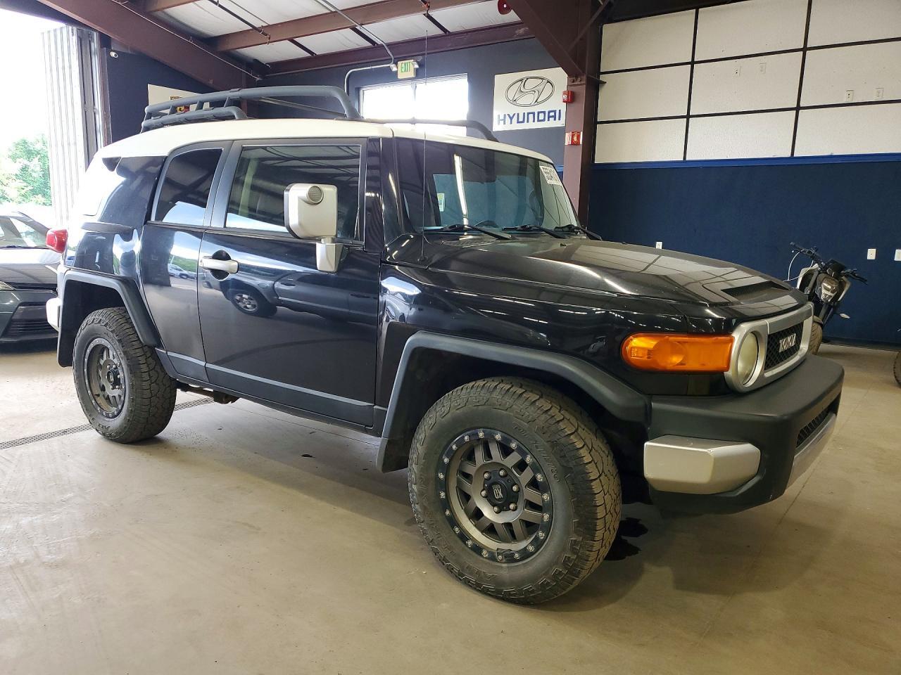 2007 TOYOTA FJ CRUISER BASE — Фото 4 из 13