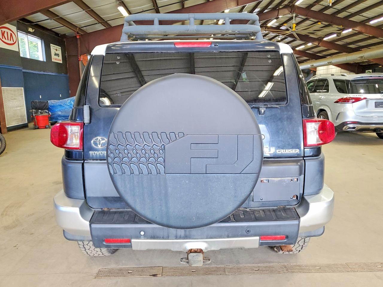2007 TOYOTA FJ CRUISER BASE — Фото 6 из 13