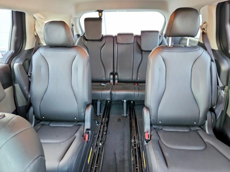 2026 KIA CARNIVAL EX — Фото 10 из 13