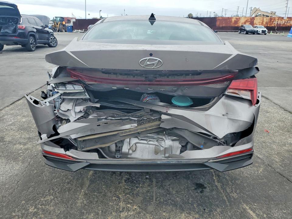2021 HYUNDAI ELANTRA SEL — Фото 6 из 12