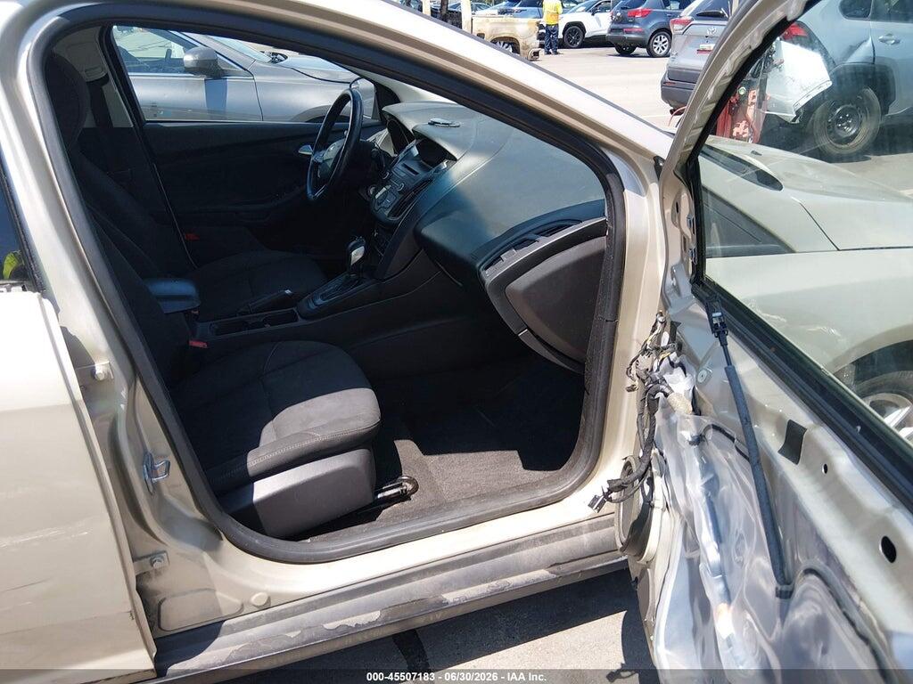 1FADP3F22HL201826 2017 FORD FOCUS photo no. 5