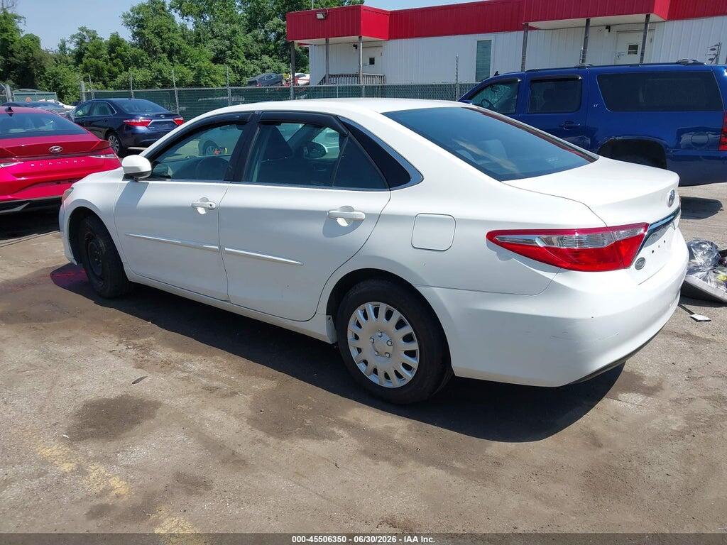 4T1BF1FK5HU360063 2017 TOYOTA CAMRY photo no. 3
