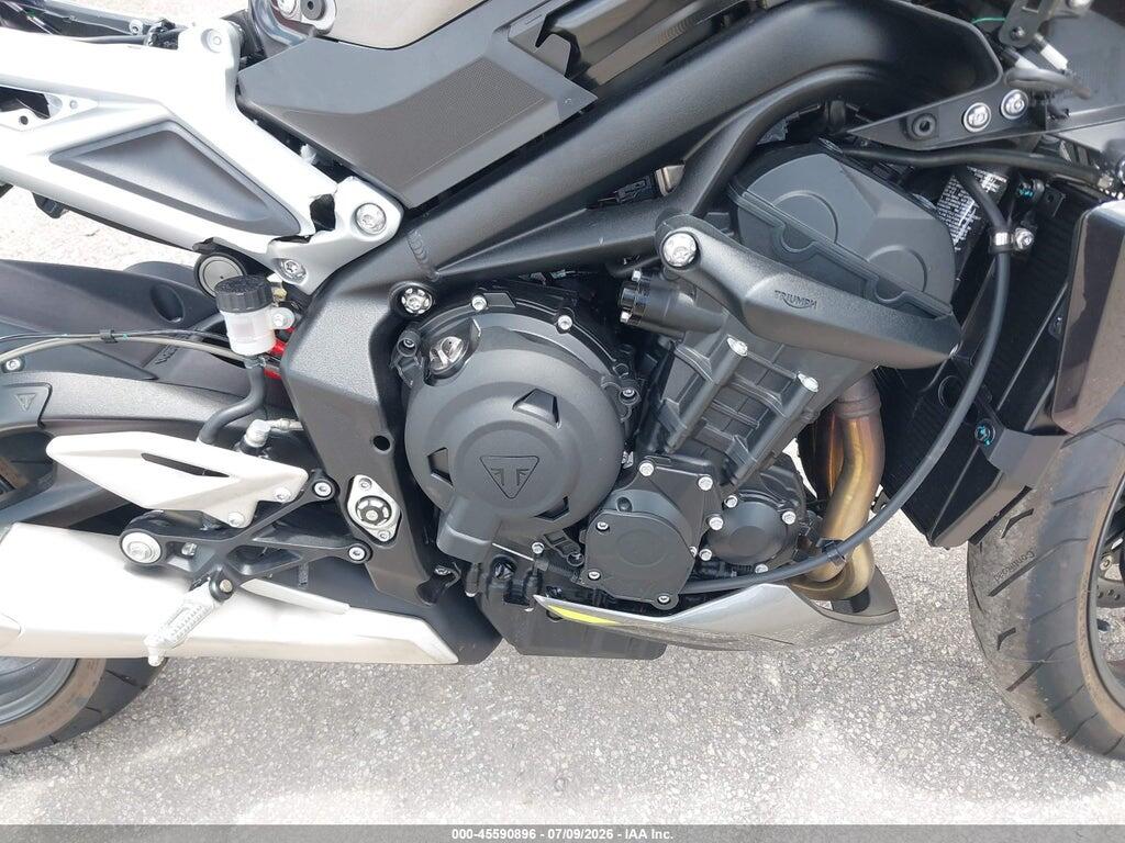 SMTA604SXRTBK0712 2024 TRIUMPH MOTORCYCLE STREET TRIPLE photo no. 8