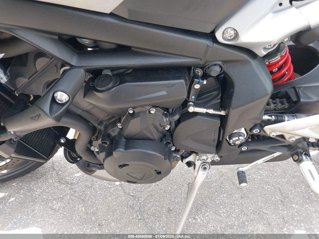 SMTA604SXRTBK0712 2024 TRIUMPH MOTORCYCLE STREET TRIPLE photo no. 9