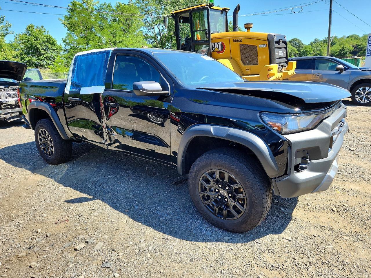 2025 CHEVROLET COLORADO TRAIL BOSS — Фото 4 из 12