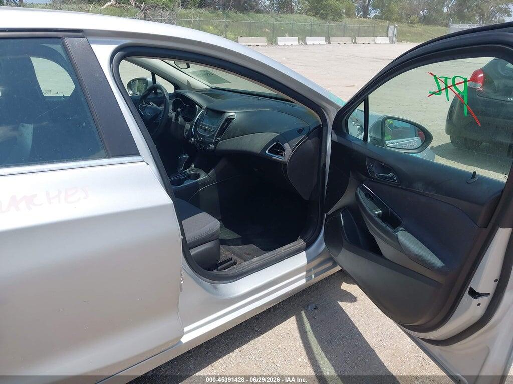 1G1BE5SM7J7233379 2018 CHEVROLET CRUZE photo no. 5
