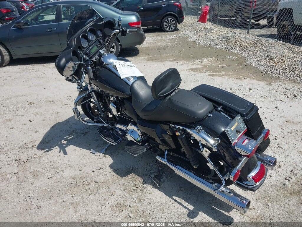 1HD1FC418AB667264 2010 HARLEY-DAVIDSON FLHTCU photo no. 3