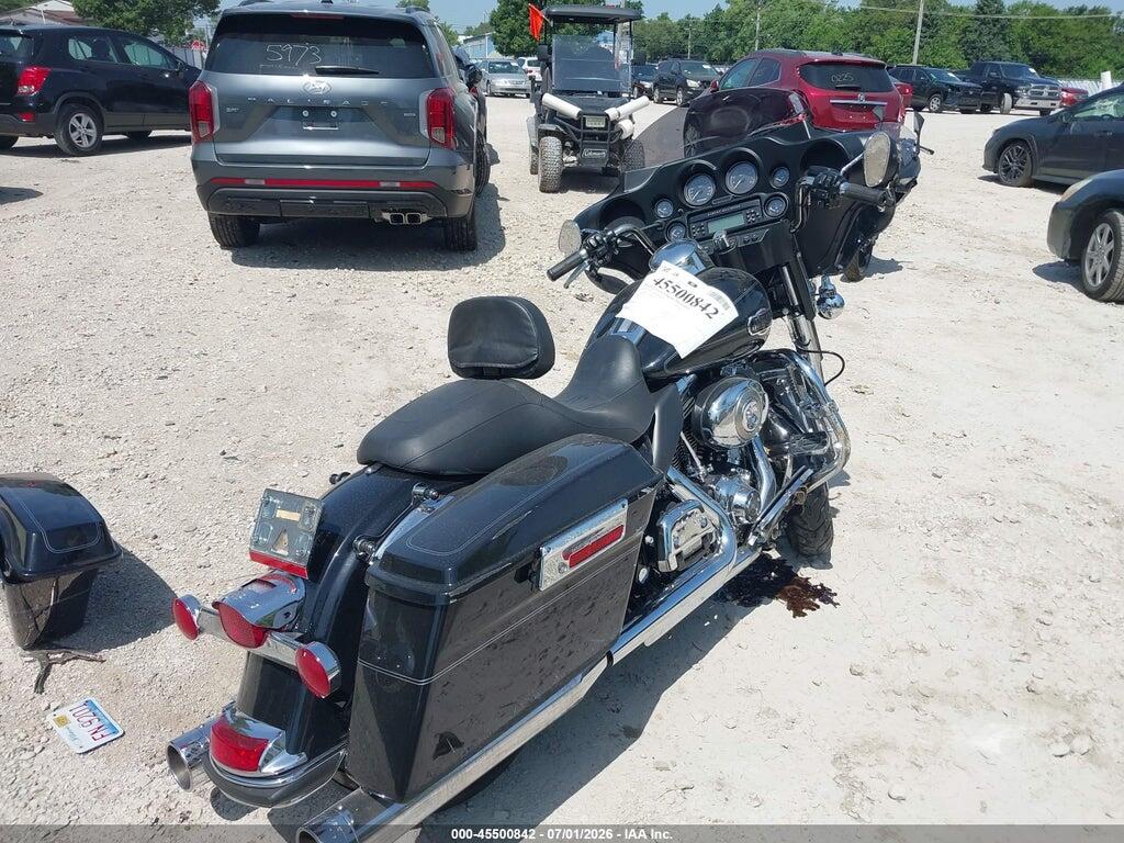 1HD1FC418AB667264 2010 HARLEY-DAVIDSON FLHTCU photo no. 4