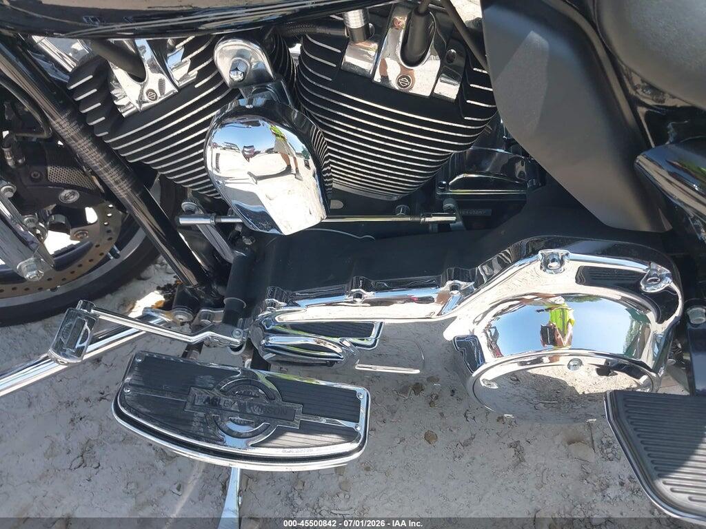 1HD1FC418AB667264 2010 HARLEY-DAVIDSON FLHTCU photo no. 9