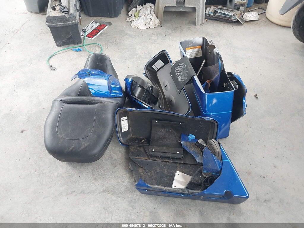 1HD1FC418AB641523 2010 HARLEY-DAVIDSON FLHTCU photo no. 11