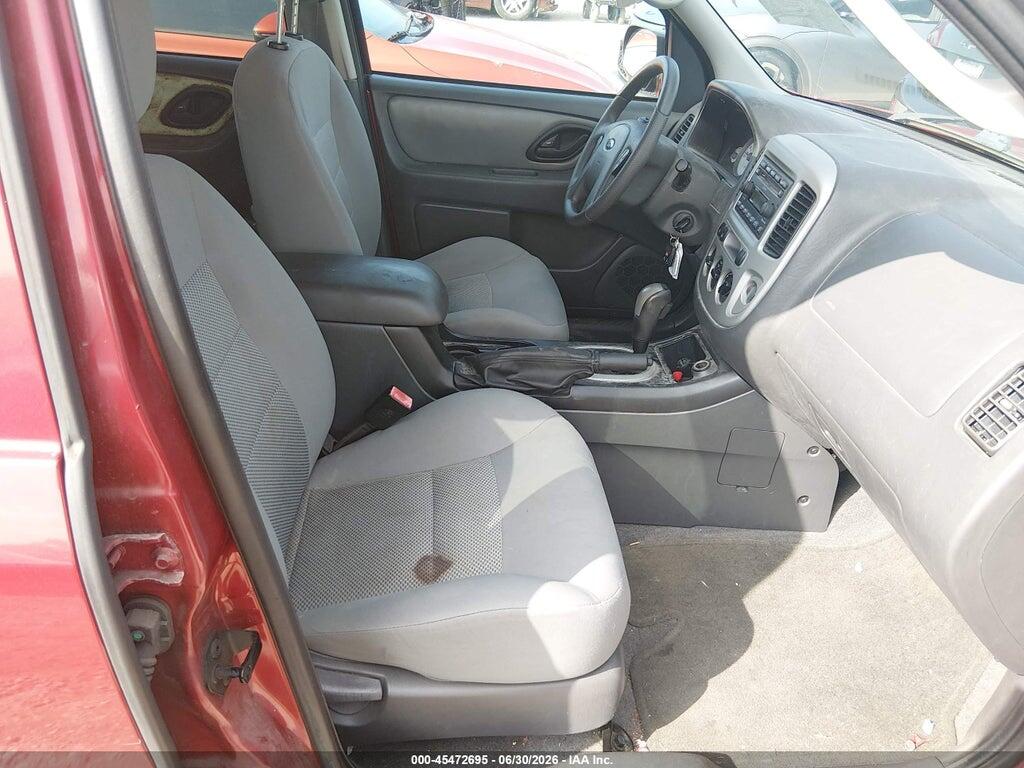 1FMYU93175KC45580 2005 FORD ESCAPE photo no. 5