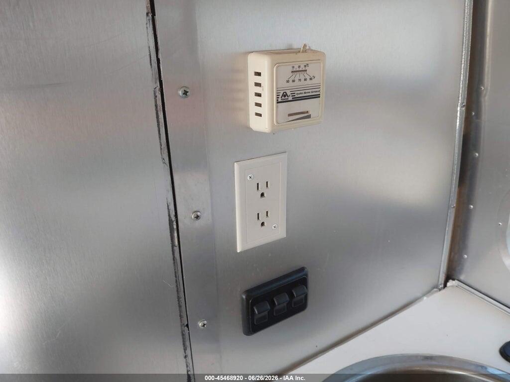 1STBFAF2X6J518868 2006 AIRSTREAM 22 CCD photo no. 12