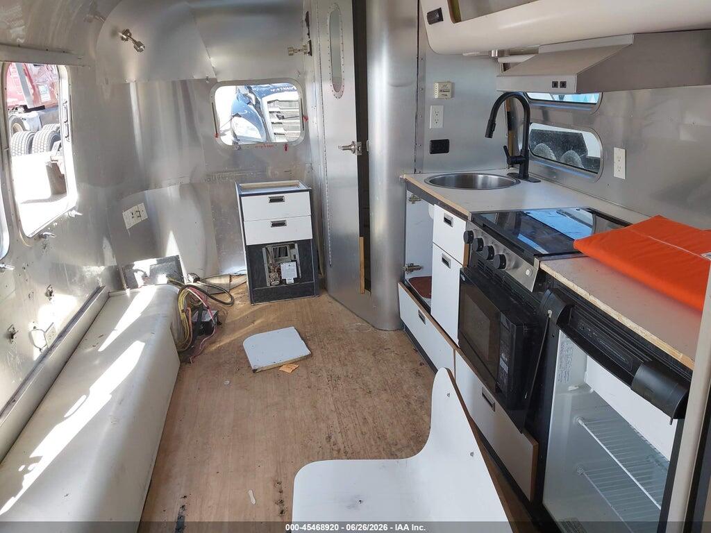 1STBFAF2X6J518868 2006 AIRSTREAM 22 CCD photo no. 8